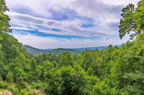 Spectacular View! Orchard Vista Mountain Cabin (3 bdrms)